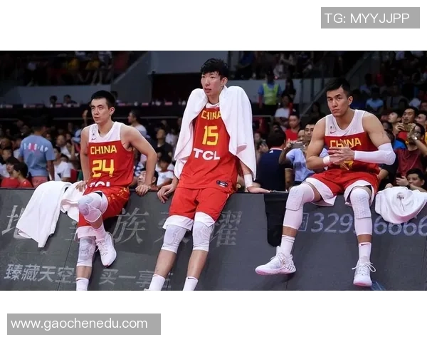 姚明领军中国男篮出征国际赛场展现拼搏精神与团队力量