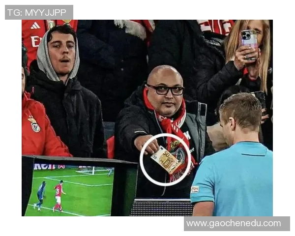 西甲激战曼联与波尔图战平争议判罚引发全场沸腾