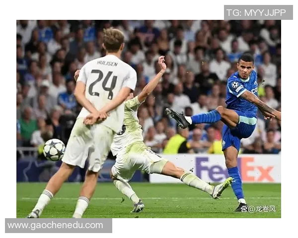 意甲激战：多特蒙德狂胜皇马五球绝杀引发争议判罚全场沸腾