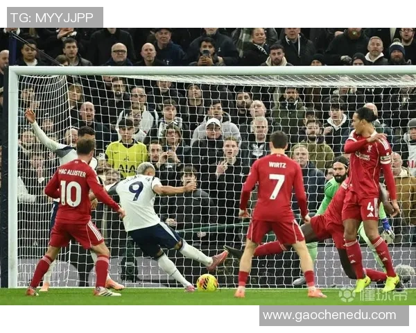 西甲精彩对决热刺大胜切尔西神扑瞬间引发争议判罚全场沸腾