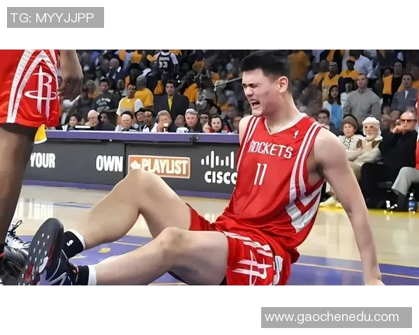 姚明带领球队勇闯NBA赛场展现卓越领导力与团队精神