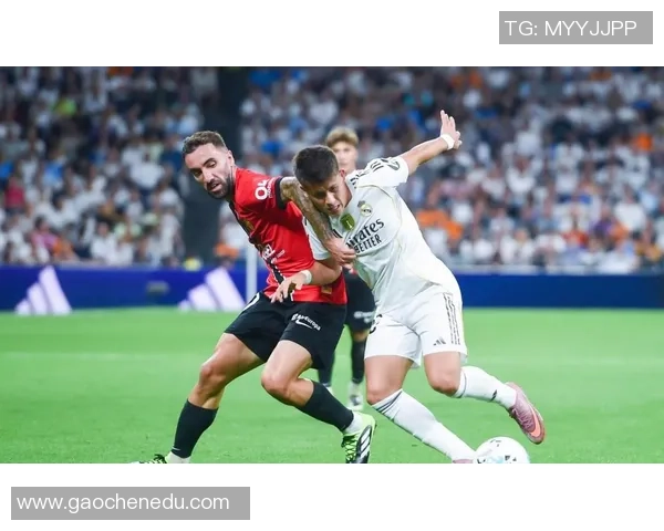 意甲精彩对决多特蒙德与皇马战成平局神扑瞬间引发全场狂欢 意甲精彩对决多特蒙德与皇马战成平局神扑瞬间引发全场狂欢