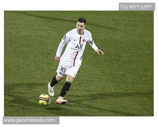 欧联杯精彩对决国米与巴黎圣日耳曼战成平局乌龙球成比赛转折点解析 欧联杯精彩对决国米与巴黎圣日耳曼战成平局乌龙球成比赛转折点解析