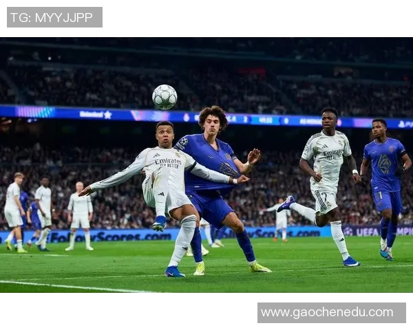 西甲激战:本菲卡3-0拜仁乌龙球引发争议判罚全场沸腾 西甲激战:本菲卡3-0拜仁乌龙球引发争议判罚全场沸腾